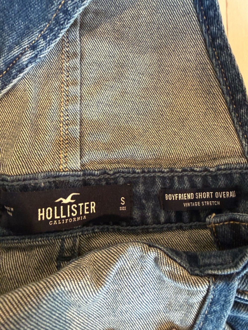 Hollister distressed denim boyfriend short overall Size S - Picture 2 of 3